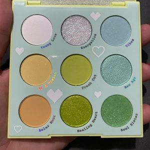 Brand New Colourpop Aura & Out eyeshadow palette